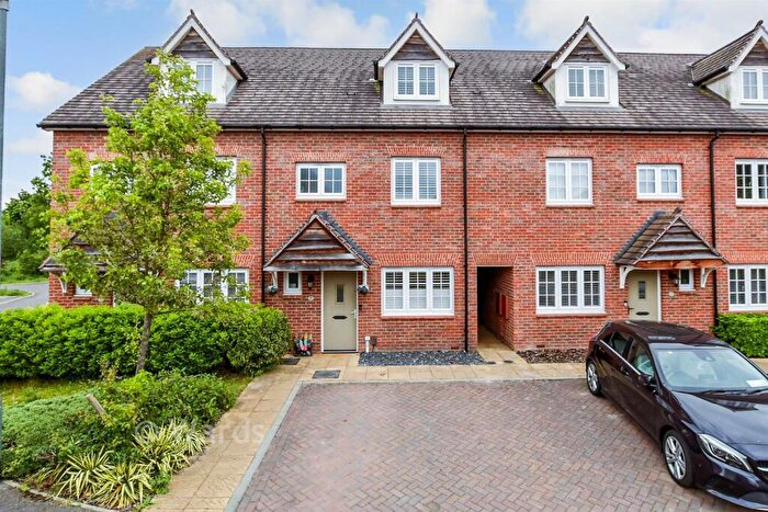 4 Bedroom Terraced House For Sale In Sephton Close, Aylesford, Kent, ME20