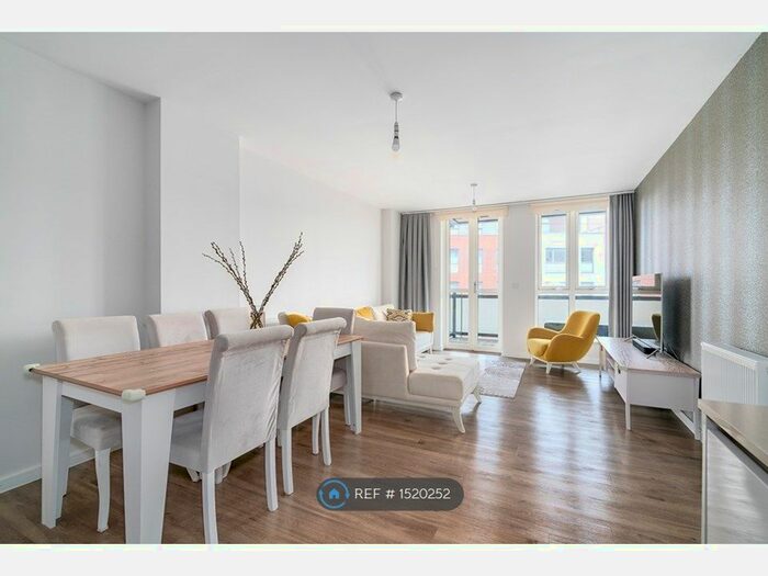 2 Bedroom Flat To Rent In Maypole Court, London, E3