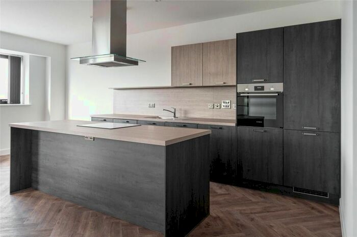 4 Bedroom Flat To Rent In Foxley Lane, Purley, Surrey, CR8