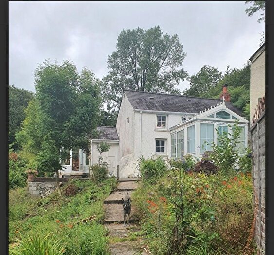 3 Bedroom Cottage For Sale In Ponthenry, Llanelli, Carmarthenshire, SA15