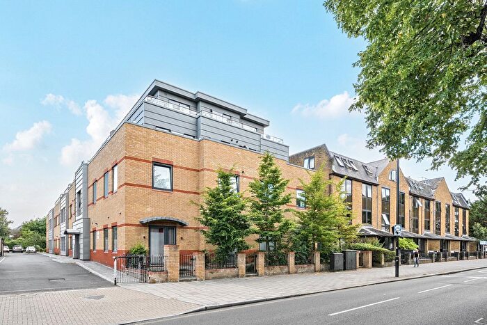 2 Bedroom Flat For Sale In St. Johns Road, Isleworth, TW7
