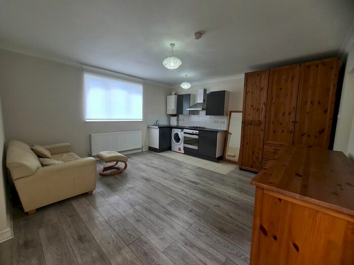 1 Bedroom Flat To Rent In Old Town Road, Croydon, London, CR0