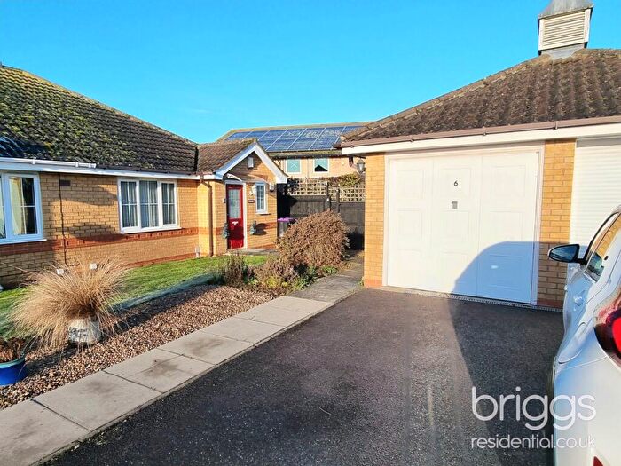 2 Bedroom Semi-Detached Bungalow For Sale In Courtfields, Market Deeping, PE6
