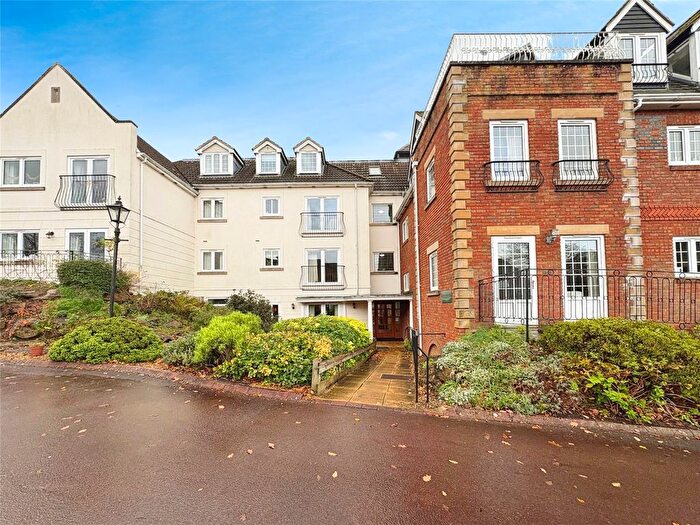 2 Bedroom Flat For Sale In Pegasus Court, Park Lane, Tilehurst, RG31
