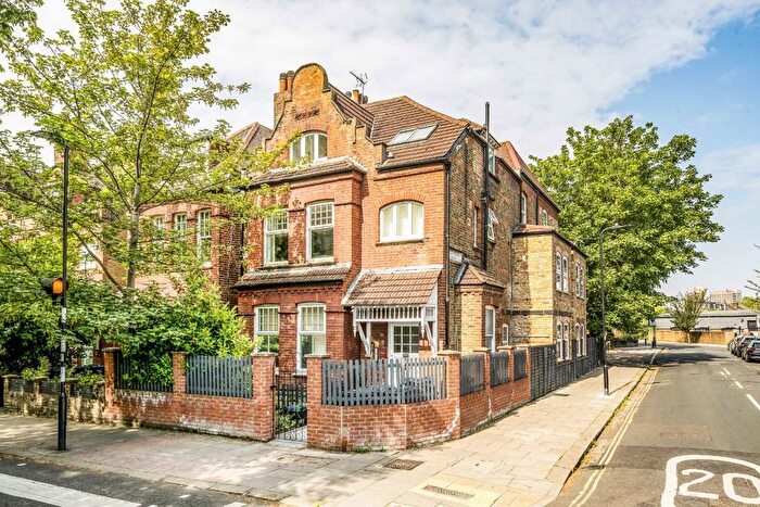 2 Bedroom Flat For Sale In Acton Lane, Chiswick, W4