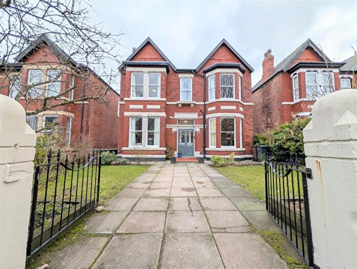 3 Bedroom Detached House To Rent In Open - Lansdowne Road, Southport - Sleeps Six, PR8