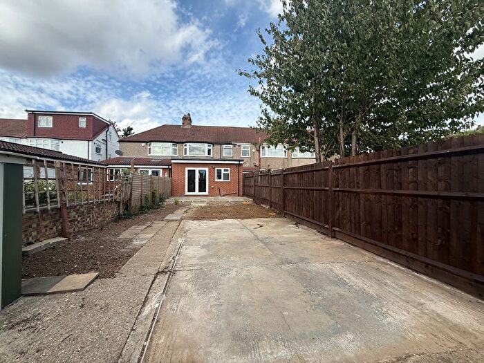 4 Bedroom Semi-detached House To Rent In Hayes, UB3