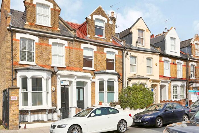 2 Bedroom Flat To Rent In Brighton Road, N16