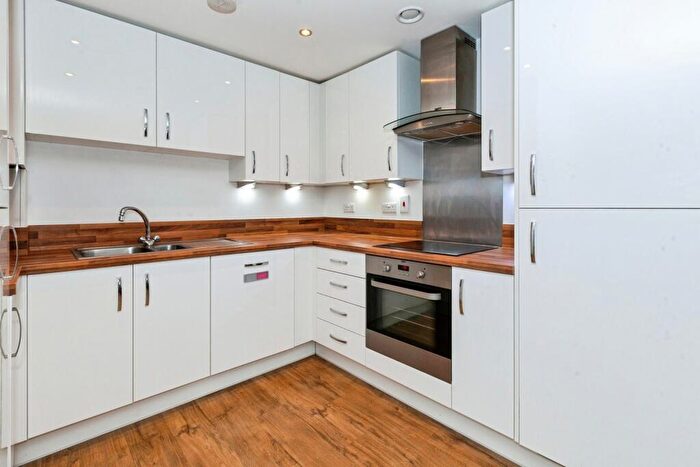 2 Bedroom Flat For Sale In Vicus Way, Maidenhead, Berkshire, SL6