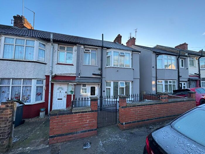 3 Bedroom Terraced House To Rent In Bradley Road, Luton, Bedfordshire, LU4