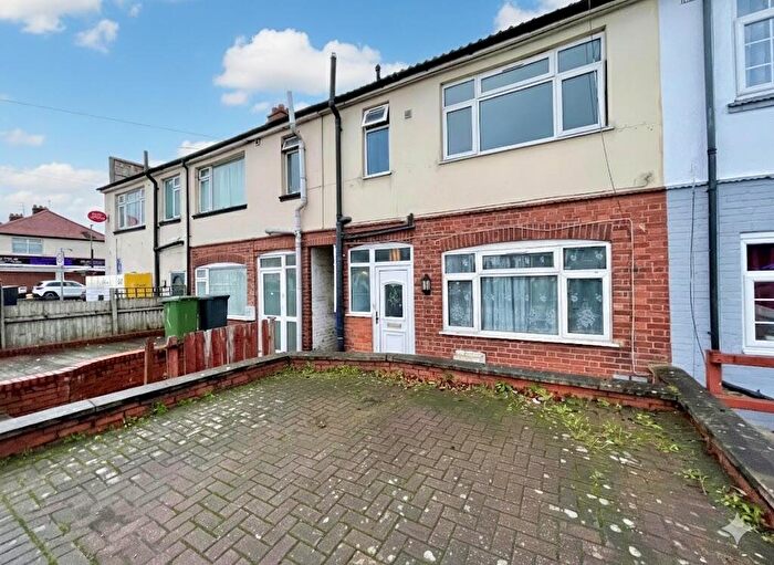 3 Bedroom Terraced House For Sale In Dunstable Road, Luton, Bedfordshire, LU4
