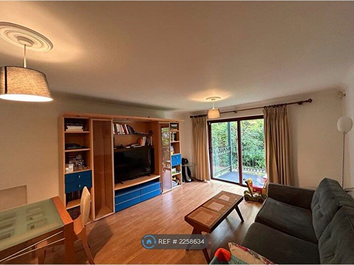 2 Bedroom Flat To Rent In Roxborough Park, London, HA1