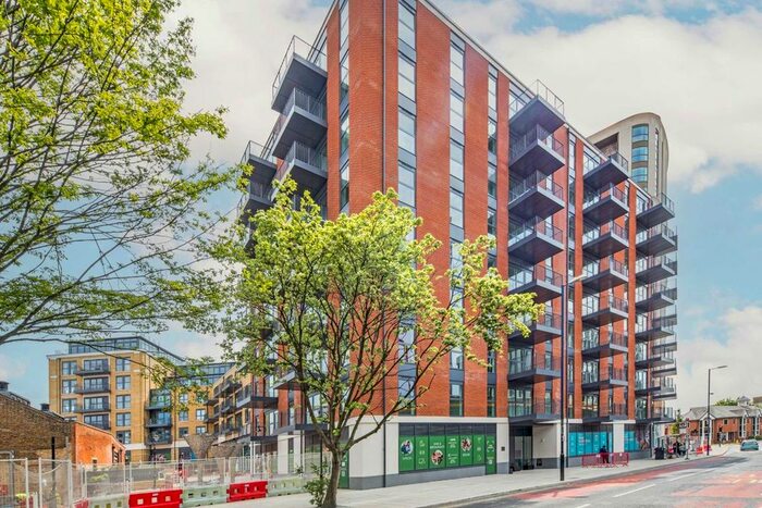 2 Bedroom Flat To Rent In Brook Street, Kingston Upon Thames, KT1