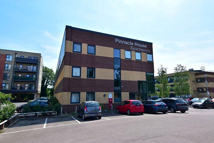 1 Bedroom Flat For Sale In Home Park Mill Link, Kings Langley, WD4