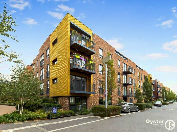 3 Bedroom Flat To Rent In Letchworth Road, Stanmore, HA7