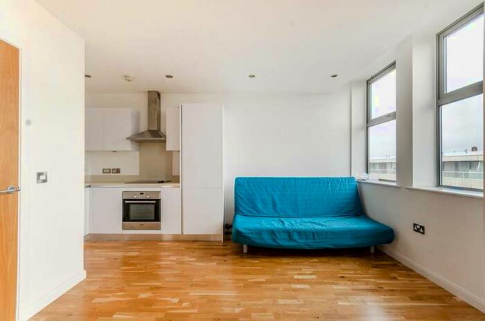 1 Bedroom Flat To Rent In Streatham High Road, Streatham Hill, SW16