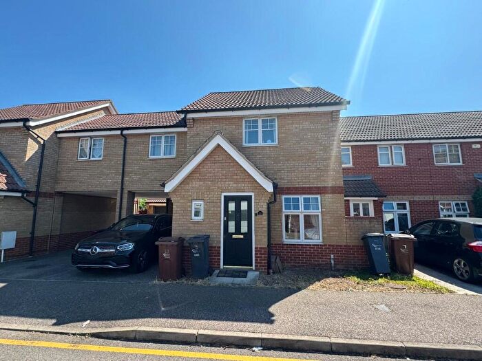 3 Bedroom Link Detached House For Sale In Lake Close, Dagenham, London, RM8