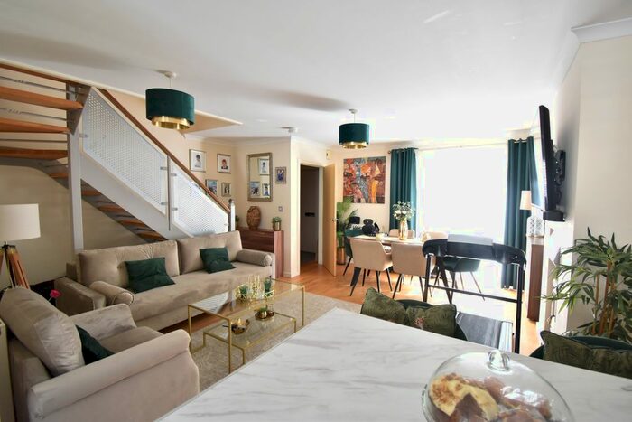 3 Bedroom Property To Rent In Shaftesbury Cottages, North Hill, Plymouth, PL4