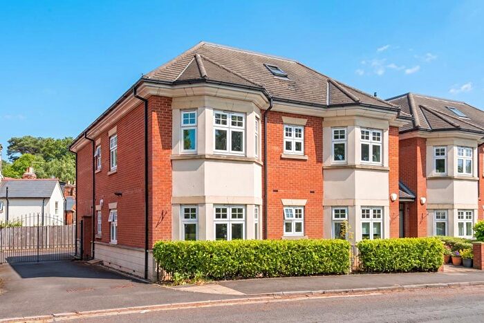 2 Bedroom Apartment To Rent In Hook Heath, GU22
