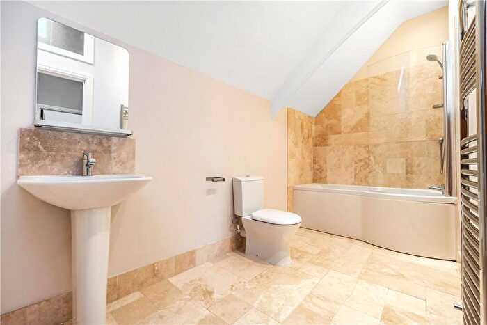 3 Bedroom Apartment For Sale In West Avenue, Bath, Somerset, BA2