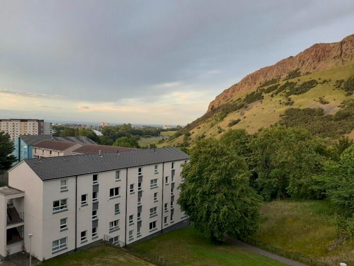2 Bedroom Flat To Rent In Viewcraig Gardens, Holyrood, Edinburgh, EH8