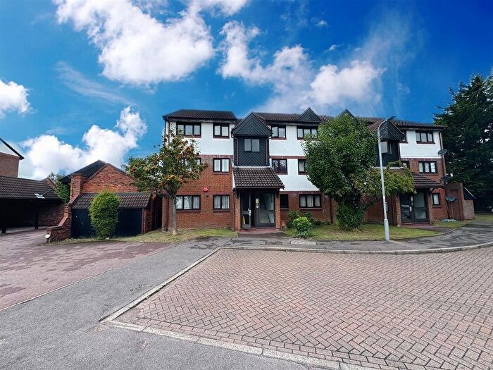 2 Bedroom Flat To Rent In Armada Court, Grays, RM16