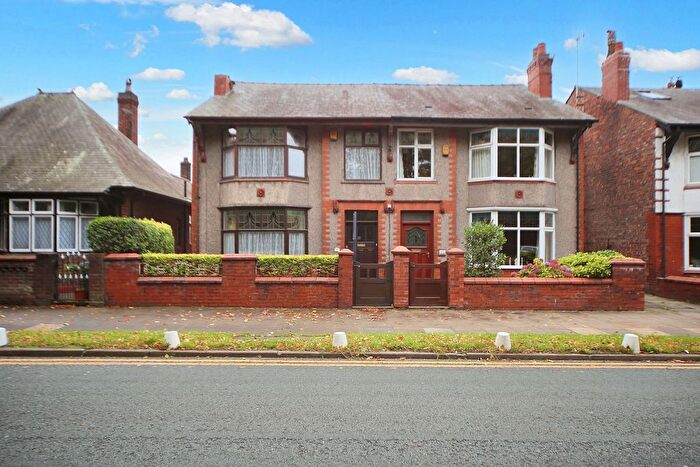 4 Bedroom Semi-detached House For Sale In Parsons Walk, Wigan, WN1