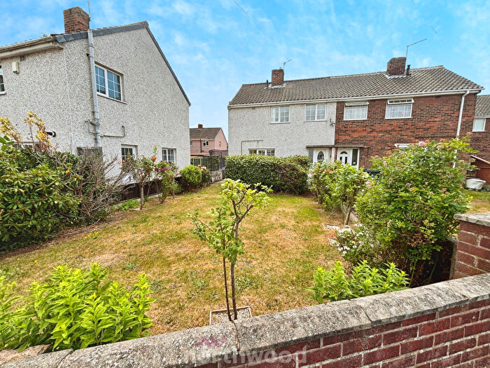 3 Bedroom Semi-Detached House To Rent In The Oval, Dunscroft, Doncaster, DN7