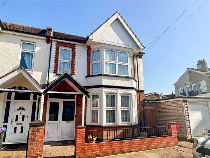4 Bedroom Semi Detached House For Sale In Westcliff Park Drive, Westcliff-On-Sea, SS0