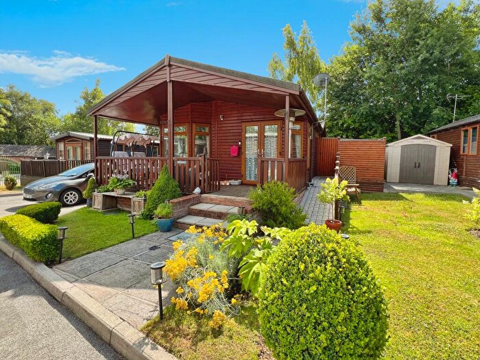 2 Bedroom Park Home For Sale In Park Road, Swadlincote, DE12