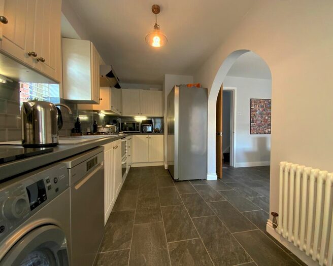 3 Bedroom Detached House For Sale In Woodcock Close, Birmingham, B31