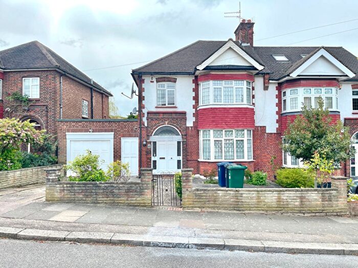 3 Bedroom Semi-Detached House To Rent In Cissbury Ring North, London, N12