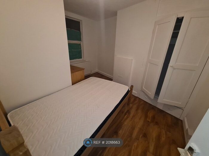 1 Bedroom Property To Rent In Bowden Road, Northampton, NN5