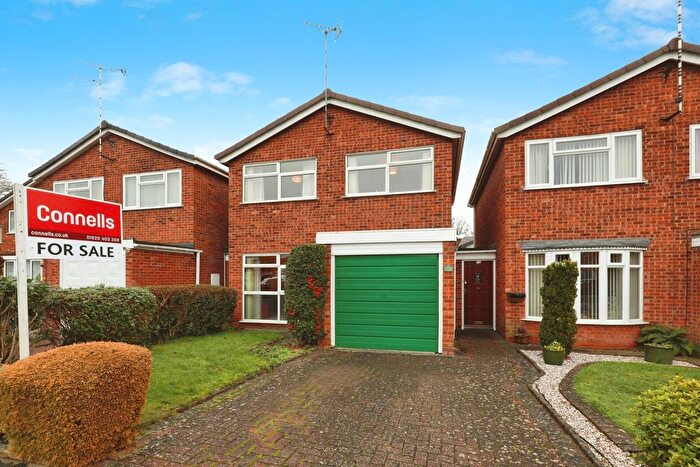 3 Bedroom Link Detached House For Sale In Burges Grove, Warwick, CV34