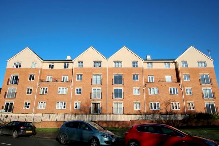 2 Bedroom Flat To Rent In Mayfair Court, Wakefield WF2