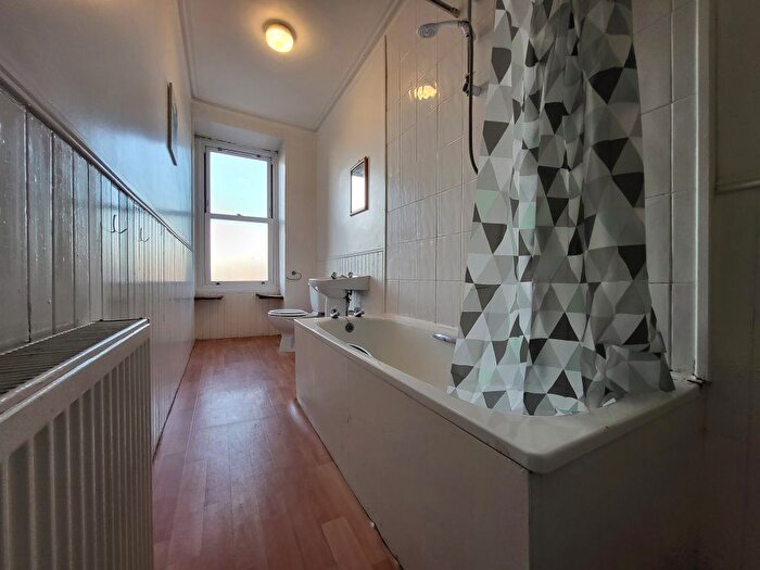 3 Bedroom Flat To Rent In Morgan Street, Dundee, DD4