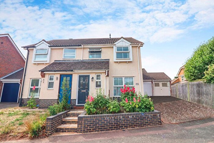 3 Bedroom Semi-Detached House For Sale In Mitre Close, Bedford, MK41