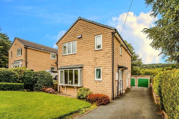 4 Bedroom Detached House To Rent In Broombank, Huddersfield, West Yorkshire, HD2