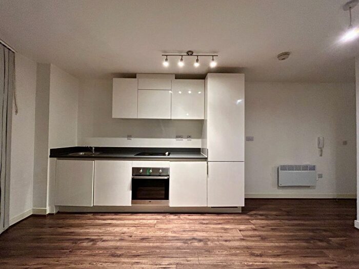 1 Bedroom Flat To Rent In Waterfront West, Brierley Hill, West Midlands, DY5