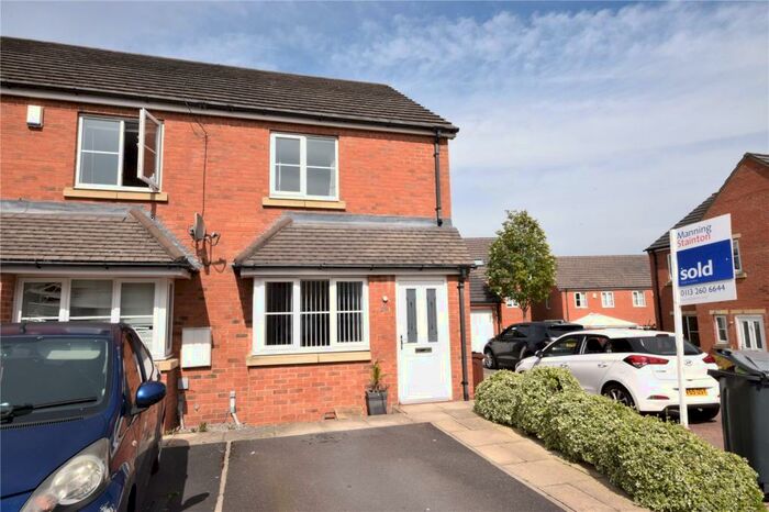 2 Bedroom Town House To Rent In St. Mathew Way, Leeds, LS14