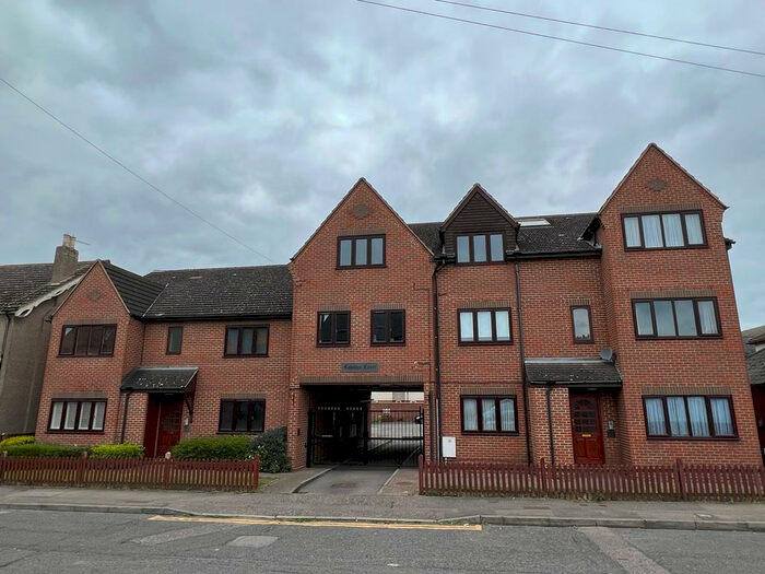 1 Bedroom Flat To Rent In Rosslyn Court, Runnymede Road, Essex, SS17