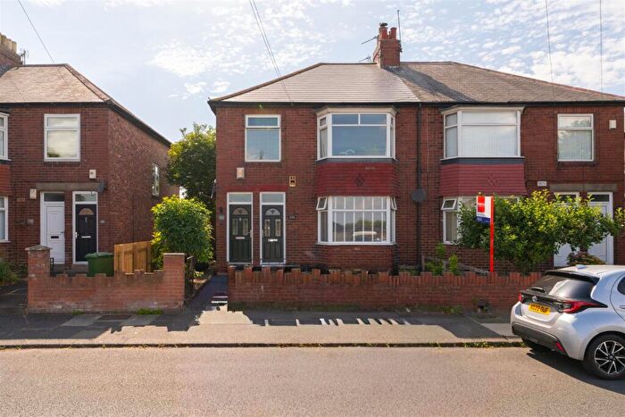 2 Bedroom Flat For Sale In Addycombe Terrace, Heaton, Newcastle Upon Tyne, NE6