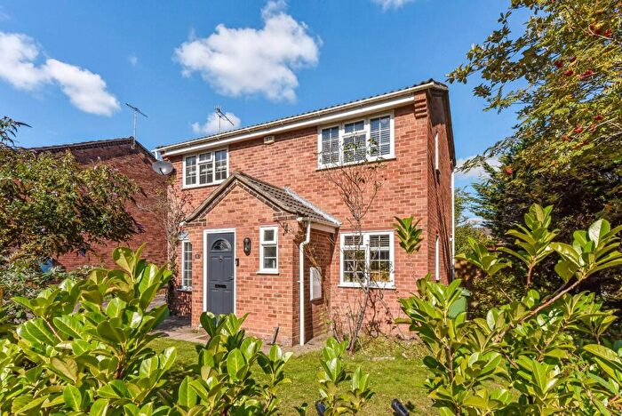 3 Bedroom Detached House For Sale In Coombs Close, Waterlooville, Hampshire, PO8