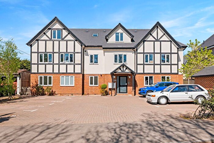 2 Bedroom Flat For Sale In Kingswood Lane, Warlingham, CR6