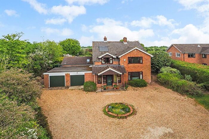 5 Bedroom Detached House For Sale In Dauntsey Lane, Weyhill, SP11