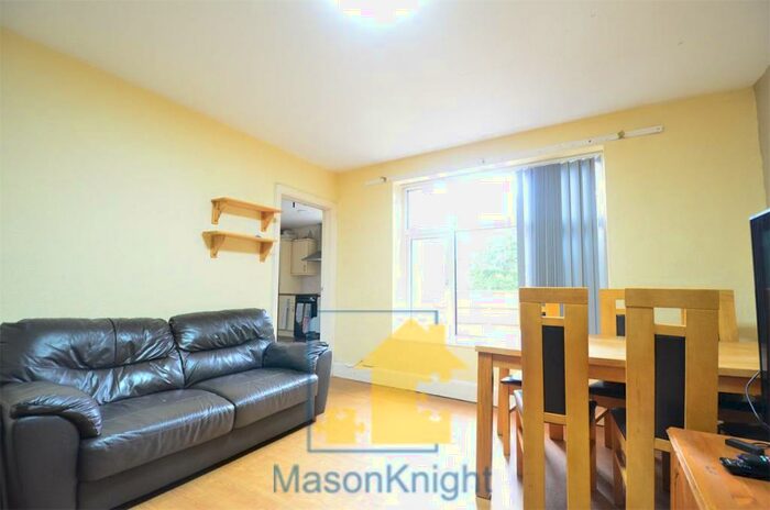 6 Bedroom Semi-Detached House To Rent In Gibbins Road Student Property - Selly Oak, Birmingham, B29