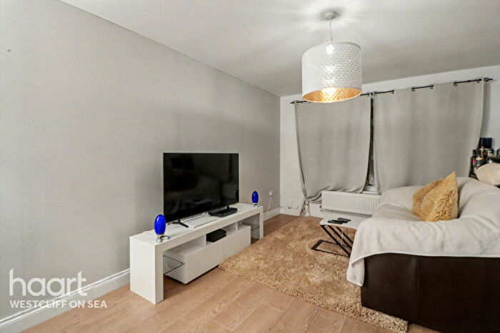 1 Bedroom Flat For Sale In Fraser Close, Southend-On-Sea, SS3