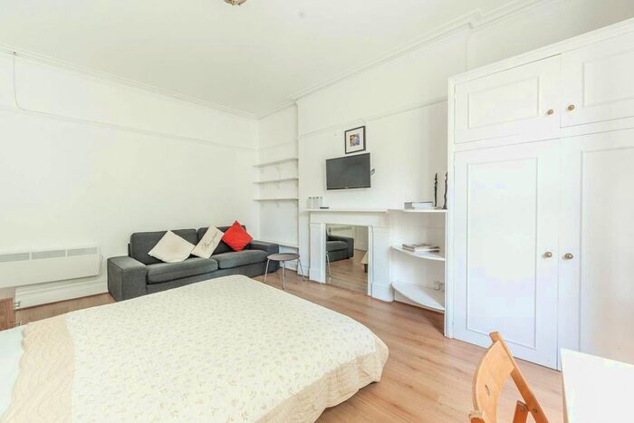 Studio To Rent In Marloes Road, Kensington, London, W8