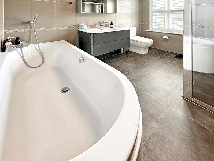 3 Bedroom Terraced House For Sale In Station Road, Amersham, HP6