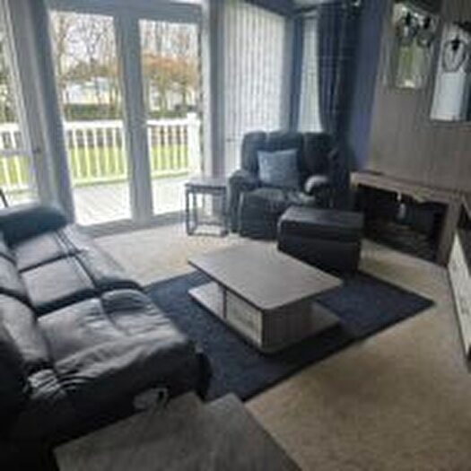 2 Bedroom Mobile/park Home For Sale In Hornsea Road, Skipsea, Driffield, YO25